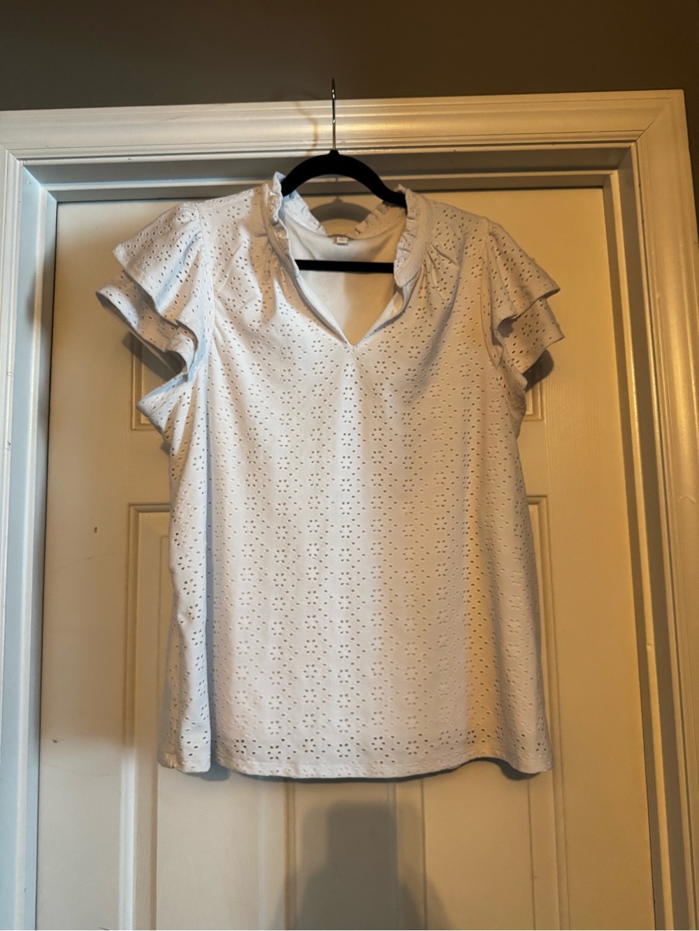 Crown & Ivy White Eyelet Ruffle Flutter Sleeve Blouse XL